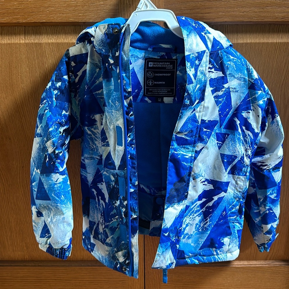 Boys winter/ski jacket, slightly used, mountain warehouse,  size 5-6.